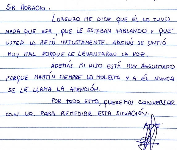 Nota manuscrita de una familia respondiendo con tono defensivo a un docente.